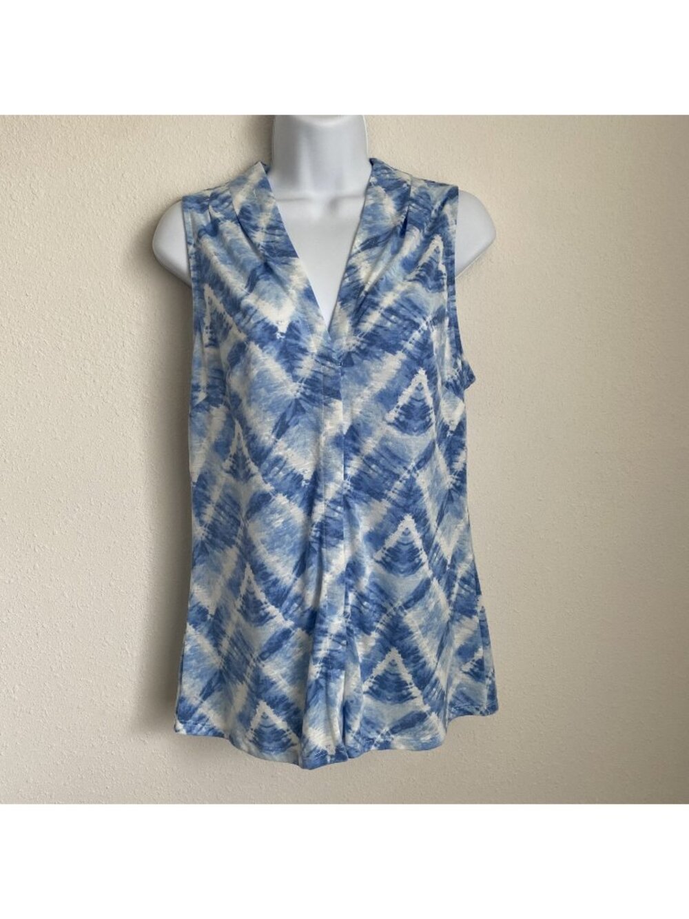 Lynn Ryan Womens Tank Top Petite Medium Blue Chevron Pattern V-neck